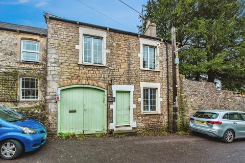 3 bed property, in High Street, £300,000