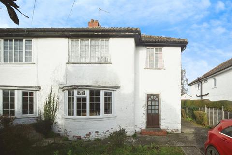 3 bed property, in Fullands Road, £350,000