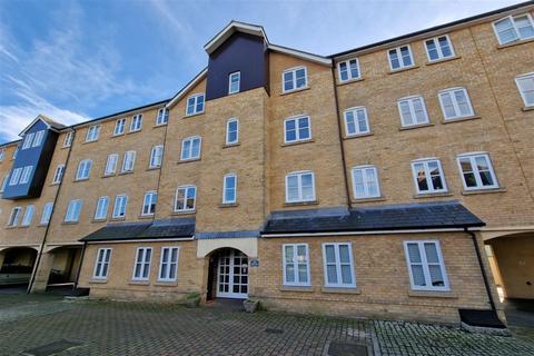 2 bed property, in Bridport, £150,000