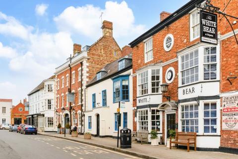 5 bed property, in High Street, £950,000