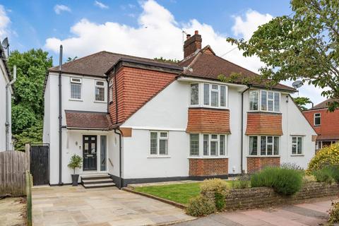 4 bed property, in Bolderwood Way, £850,000