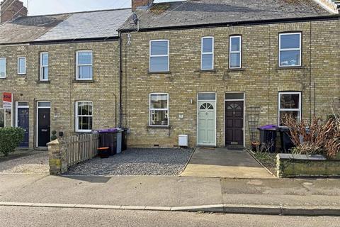2 bed property, in Queens Walk, £320,000
