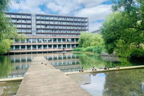 1 bed property, in Apartment 424A Lake Shore Lakeshore Drive, £90,000