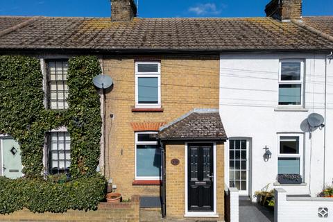 2 bed property, in Lower Higham Road, £270,000