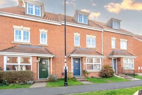 4 bed property, in Thistle Drive, £245,000