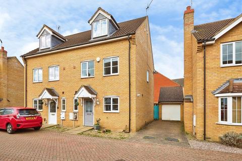 4 bed property, in Wick Road, £200,000