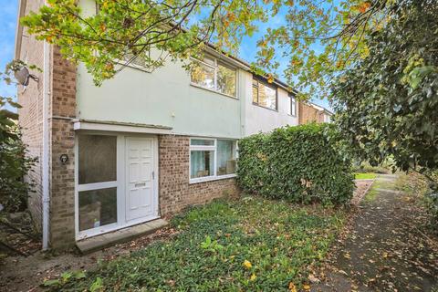 3 bed property, in Waterloo Close, £300,000