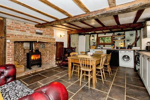 3 bed property, in High Street, £585,000