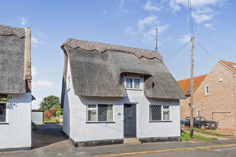3 bed property, in Horsegate, £235,000