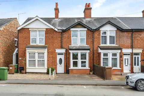 2 bed property, in Creek Road, £190,000