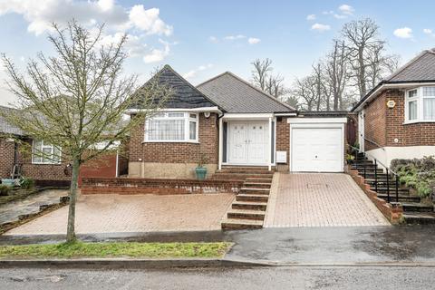 2 bed property, in Embry Way, £850,000
