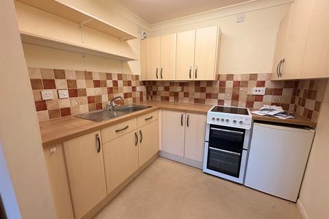 1 bed property, in Arbury Road, £65,000