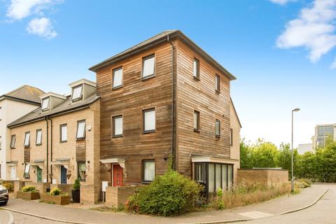 3 bed property, in Unwin Square, £400,000