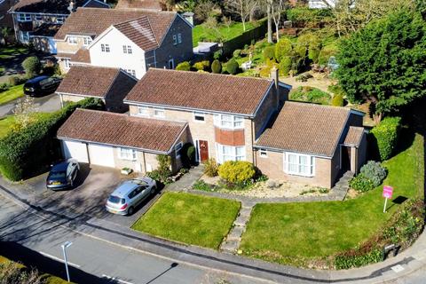 4 bed property, in The Range, £550,000