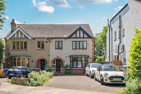 4 bed property, in Cecil Road, £800,000