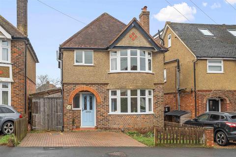 3 bed property, in Byrefield Road, £565,000