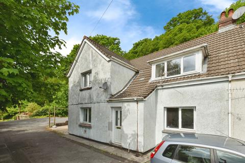 3 bed property, in Treneol, £120,000