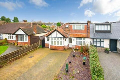 4 bed property, in Stanley Avenue, £600,000