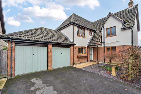4 bed property, in Caysers Croft, £879,950