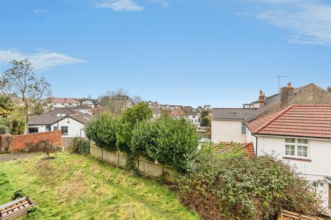 1 bed property, in Elm Lane, £199,950