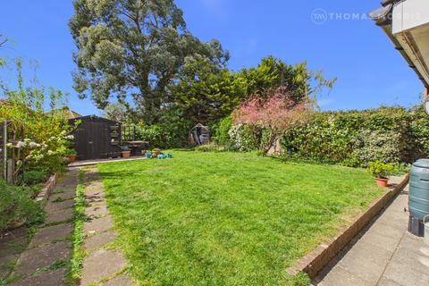 5 bed property, in Banks Road, £525,000