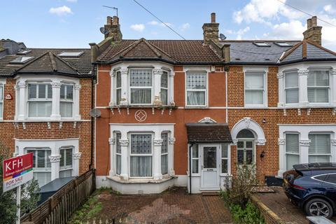 3 bed property, in Arngask Road, £575,000