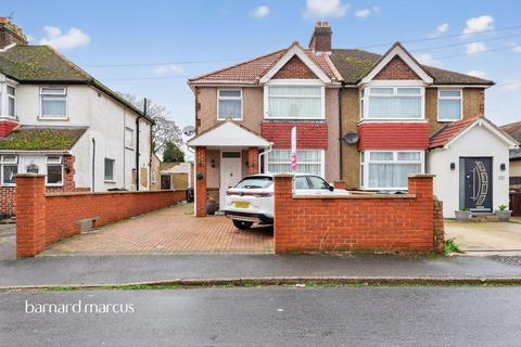 3 bed property, in Salisbury Road, £525,000