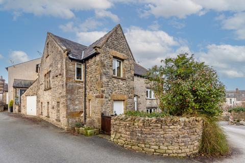 3 bed property, in Barnside, £475,000