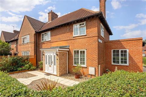 5 bed property, in Hemlock Road, £1,175,000