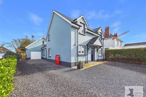 5 bed property, in Beulah, £375,000