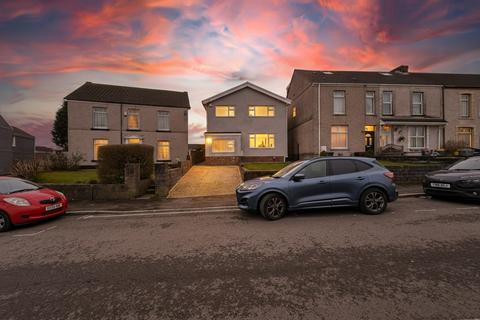 3 bed property, in Mynydd Garn Lwyd Road, £310,000