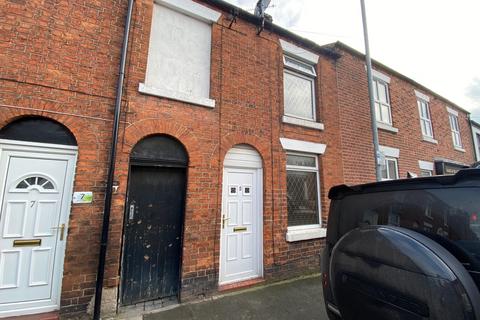 2 bed property, in Green Street, £160,000