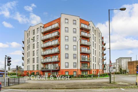 1 bed property, in Ifield Road, £200,000