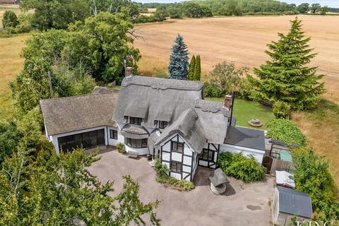5 bed property, in Wood Bevington, £800,000