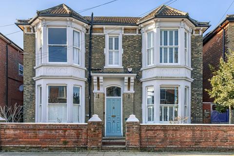 7 bed property, in Yarborough Road, £950,000