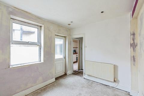 1 bed property, in Elizabeth Street, £34,000