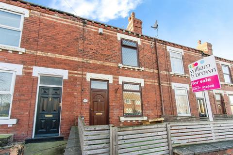2 bed property, in Wood Lane, £130,000
