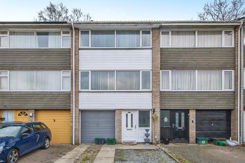 3 bed property, in Falcon Crescent, £230,000