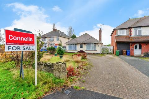 2 bed property, in Wolverhampton Road, £240,000
