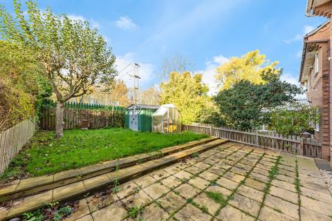 3 bed property, in Mossdale Close, £220,000
