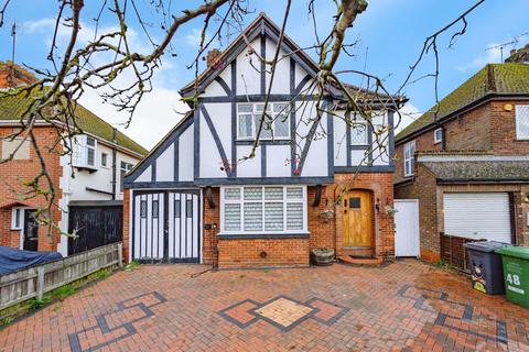 4 bed property, in Marston Gardens, £650,000