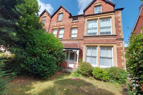 3 bed property, in Blenheim Road, £215,000