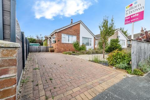 3 bed property, in Overton Close, £265,000