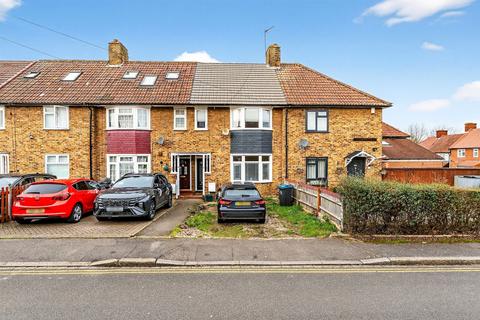 2 bed property, in Cerne Road, £450,000