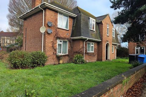 1 bed property, in Heigham Street, £100,000