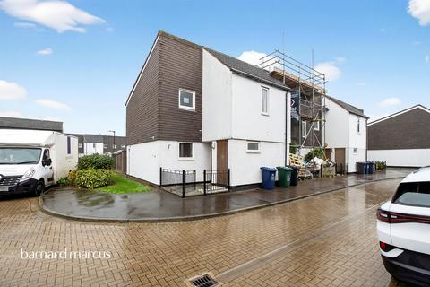 3 bed property, in Millson Close, £600,000