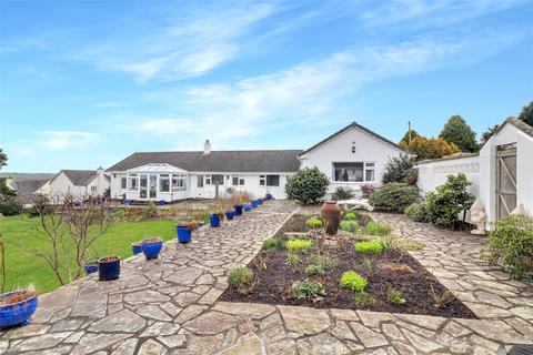 4 bed property, in Chapel Close, £500,000