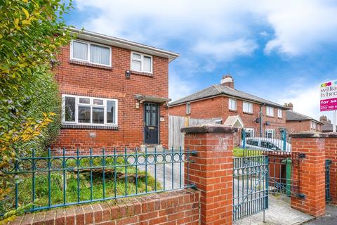 3 bed property, in Potternewton Crescent, £250,000