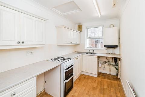 1 bed property, in Alma Road, £120,000