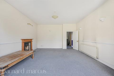 2 bed property, in Crystal Palace Park Road, £350,000